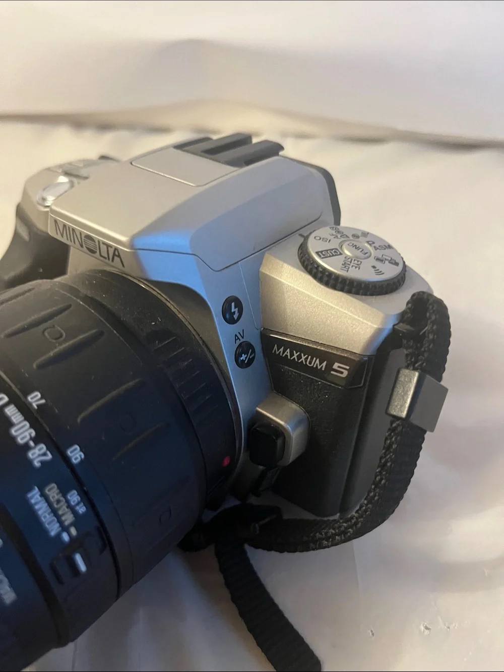 Minolta Maxxum 5 Silver & Black SLR Camera with Zoom Lens Untested